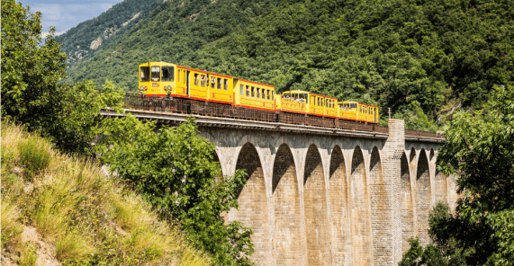 Train Jaune pont Séjourné